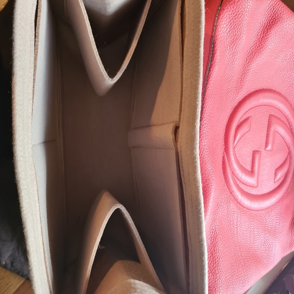 GUCCI SOHO CHAIN MEDIUM TOTE BAG - Picture 13 of 14